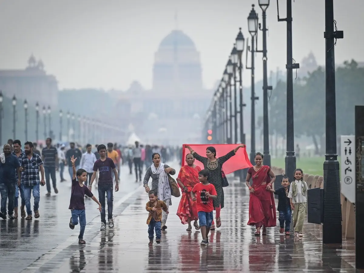 Delhi Rains 17 1724037023711 1724037047192 jpg Rain may affect Rakshabandhan celebrations, risk of heavy rain in 8 states, including UP, Weather Alert.