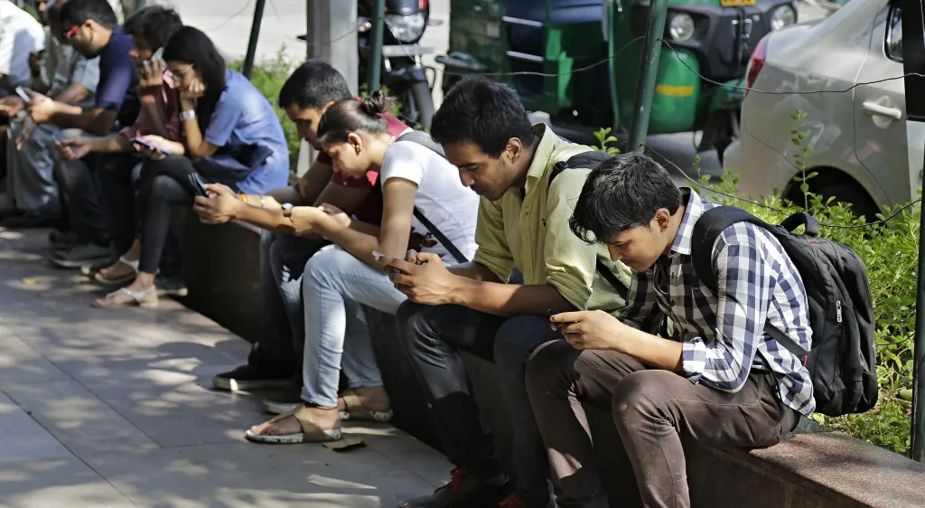 mobile user india 8 Changes Announced From 1st September For Everyone. Mobile Number to Bank, Helmet All Affected