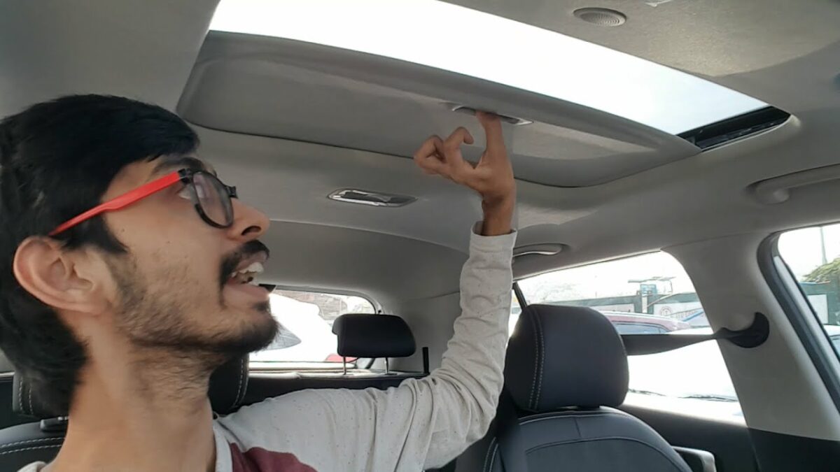 venue sunroof Common Man Sunroof Car Arrived From Hyundai. SUV Under 10 Lakhs Got Dream Feature.