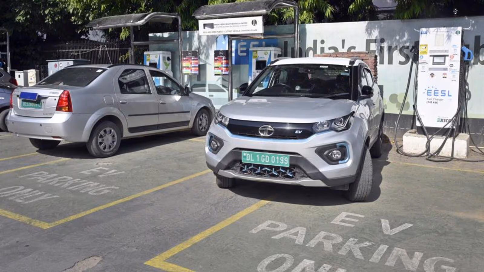 delhi ev policy Delhi New EV Policy Coming. Cheap Electric Bikes, Car and Bus Sale Will Be Done in Showrooms.