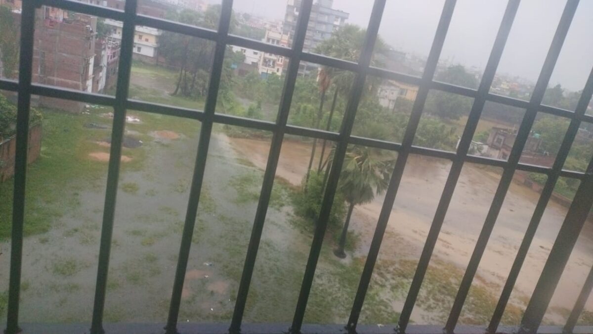 delhi rain alert Delhi Alerted For Rain Today Also. Next 24 Hours Will Cause Waterlogging in Many Area.