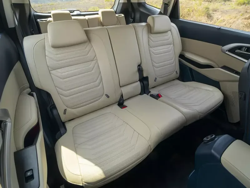 kia carens 7 Seater Car No More Dream. 5.23 Lakhs Budget and 28 KMPL Mileage is Making Everyone Family Man.