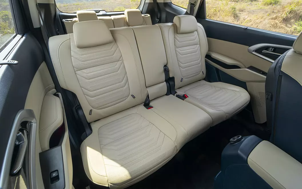 kia carens 7 Seater Car No More Dream. 5.23 Lakhs Budget and 28 KMPL Mileage is Making Everyone Family Man.