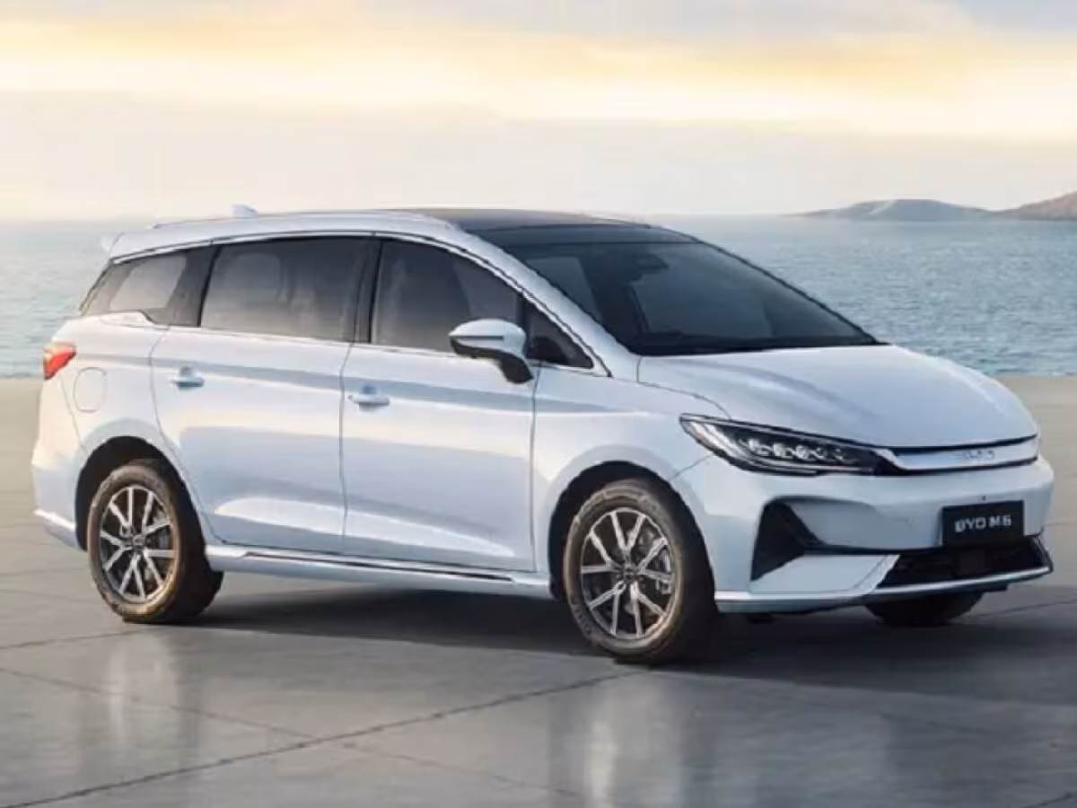 BYD eMax 7 with 530KM range has started reaching local BYD eMax 7 with 530KM range has started reaching local dealers, know the complete details of its features and price before buying.