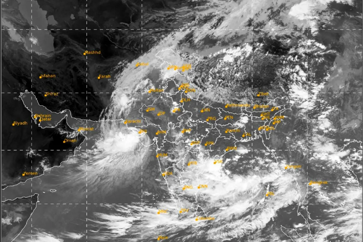 cyclone today jpg Cyclone Update by IMD. Heavy Rainfall and 120 KMPH Wind Storm Coming Today in These Areas.