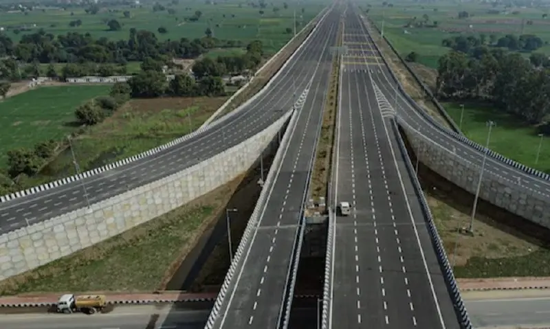 Delhi-Dehradun Expressway: A 210-kilometer route set to transform travel by January 2025, enhancing connectivity.