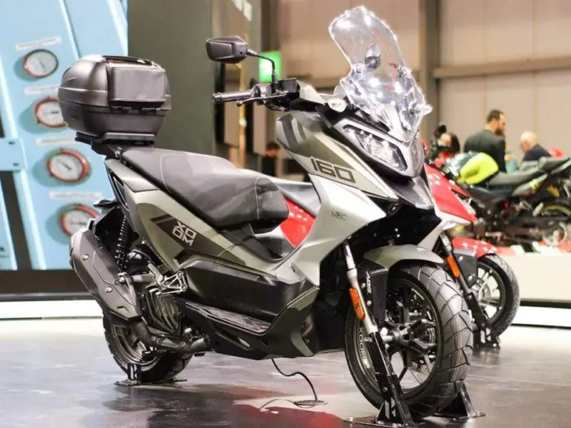 The amazing features of this dazzling scooter of Hero give The amazing features of this dazzling scooter of Hero give competition to even the car, after knowing about it you will feel like buying it.