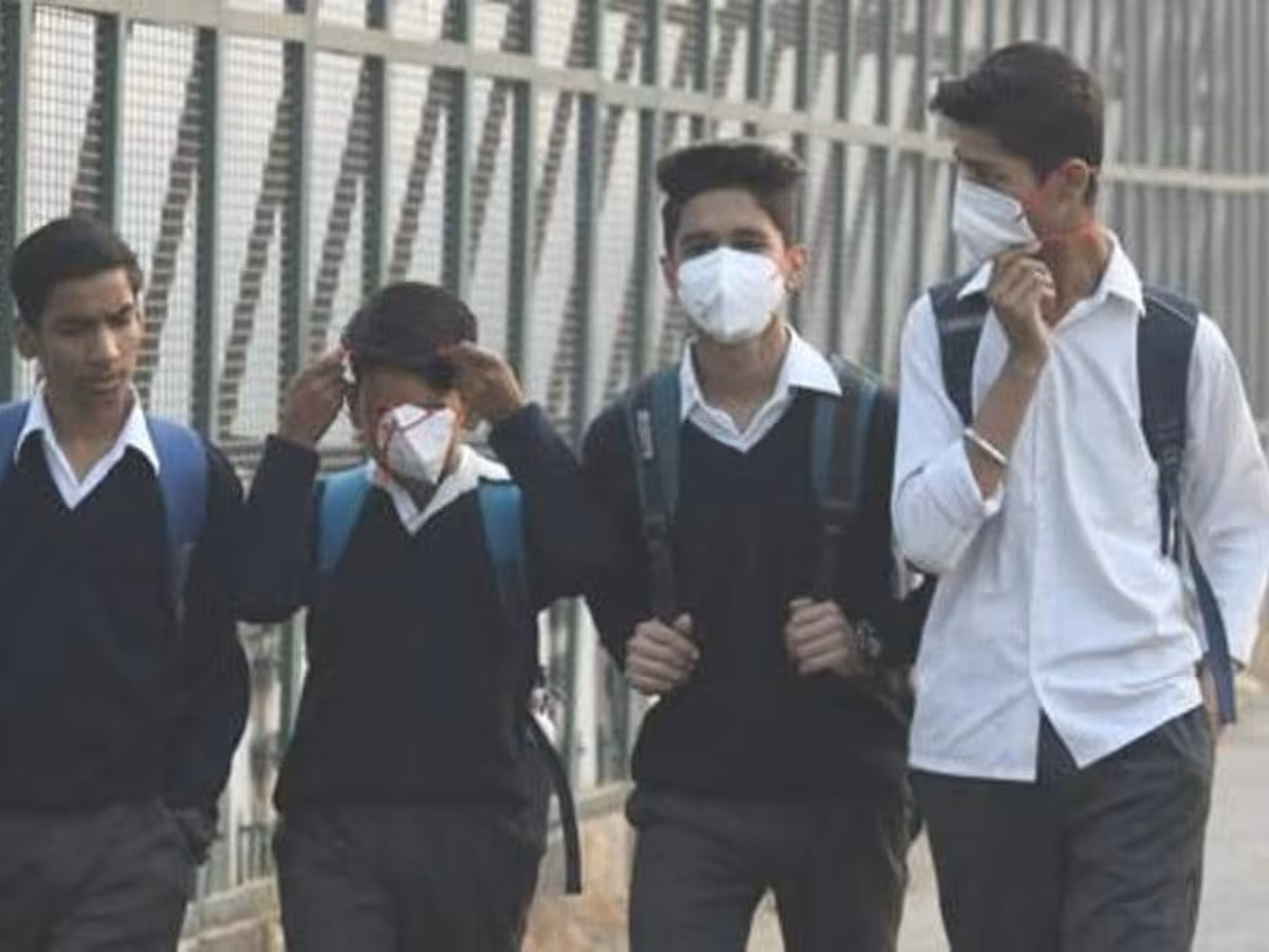 pollution break delhi Delhi Announced School Breaks. Pollution Crossed 450 Mark. Citizen and Kids in Danger Zone Now.