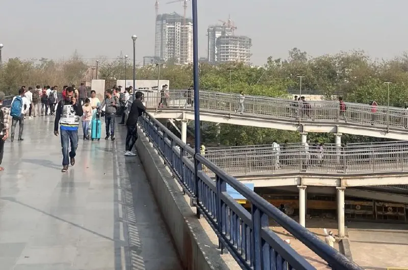 Delhi's Air Quality Improves After Continuous Rain, Phase-4 Restrictions Lifted, Christmas Weather Remains Cold.