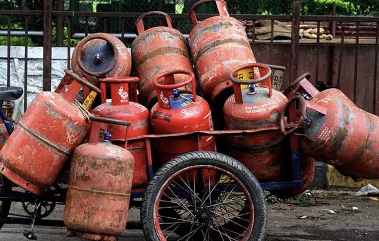 Oil Companies Raise Commercial Gas Cylinder Prices on December First, Impacting Major Cities Nationwide.