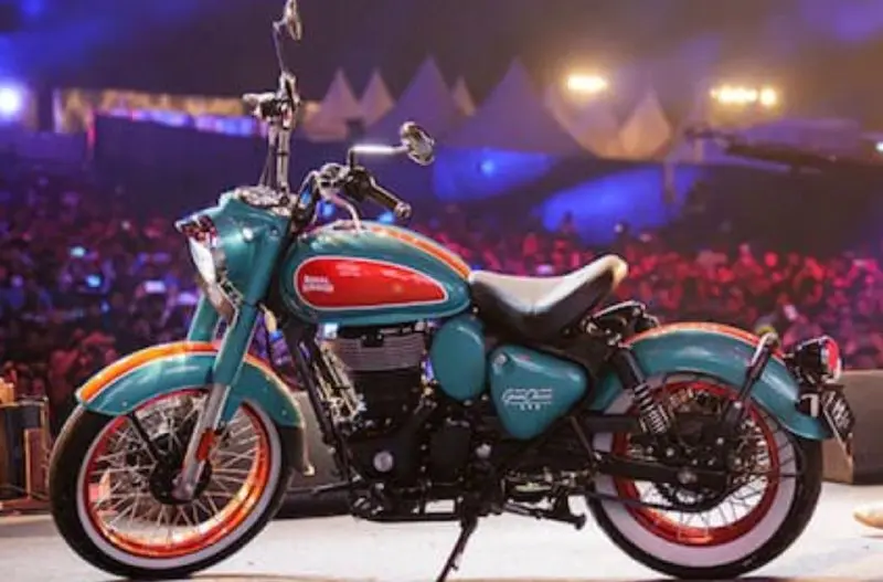 Royal Enfield Classic 650: A Stylish Ride Combining Retro Design with Modern Features for Young Riders.