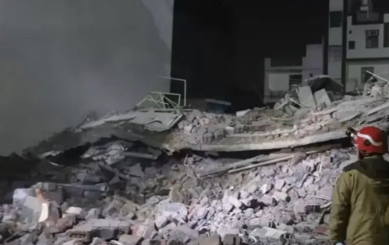 Delhi Building Collapse: Four-Story Structure Falls in Burari Area, Two Dead, Rescue Operations Ongoing.