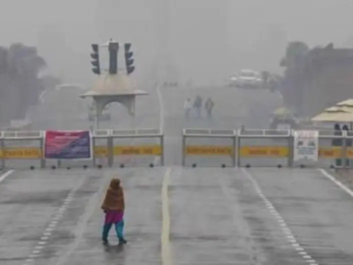 Delhi's Weather: Chilly Mornings, Warm Afternoons, and Cool Nights Creating Unpredictable Temperature Swings Recently.