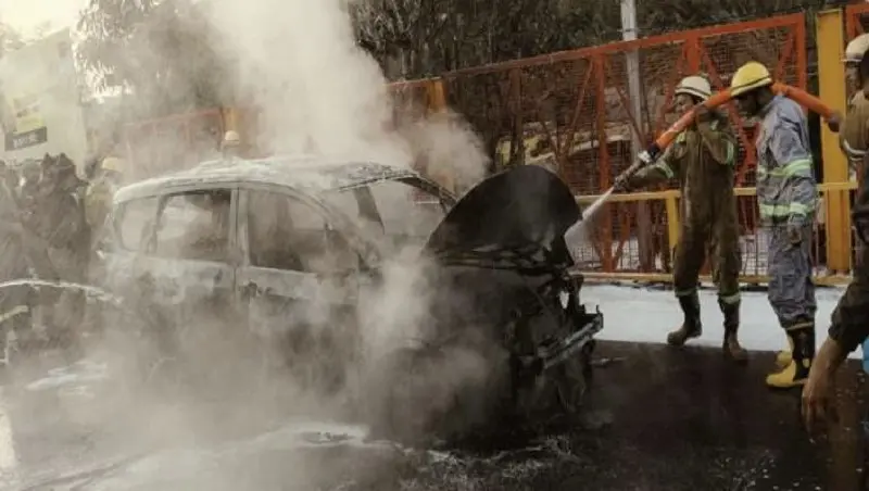 Fire Breaks Out in Two Cars at Kumbh Mela, No Casualties Reported, Quick Response Saves Lives