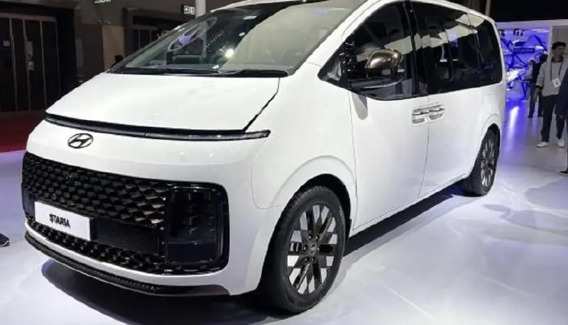 Hyundai Unveils New Staria MPV at Auto Expo 2025, Offering Space for 11 Passengers Comfortably.