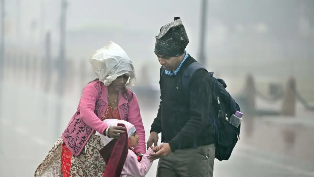 Winter rain Delhi Rain Again Coming. 25 Trains Delayed. IMD Issued Big Warning For Winter Chilly Days.