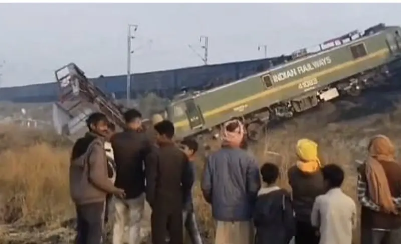 Collision Between Two Freight Trains Near Pambhipur in Fatehpur: Investigation Underway After Minor Derailment, Major Accident Averted.