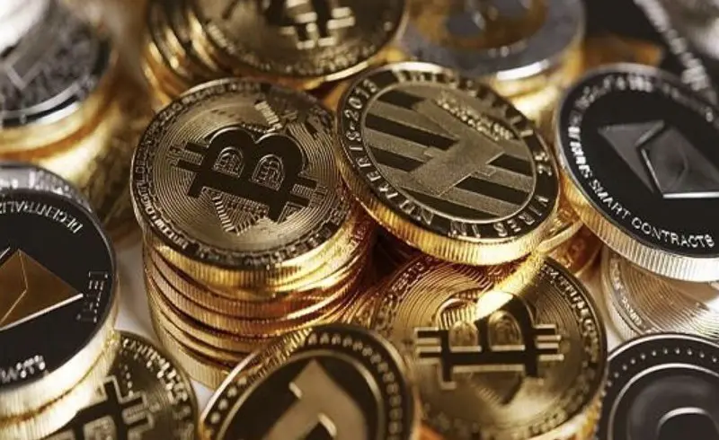 India Maintains 30% Tax on Cryptocurrency Trade in 2025 Budget, Mandates Reporting of Crypto Transactions Under New Tax Regulations.