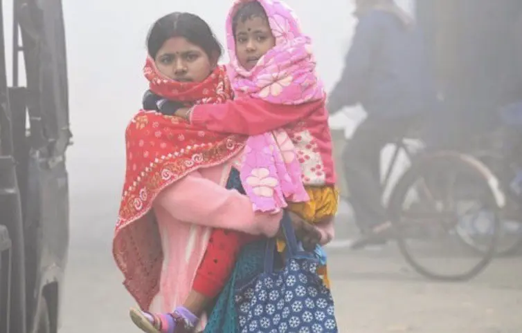 Severe Cold Wave Hits North India: Fog Disrupts Traffic, Rain and Snow Forecasted Across Multiple States from February 3 to 5.