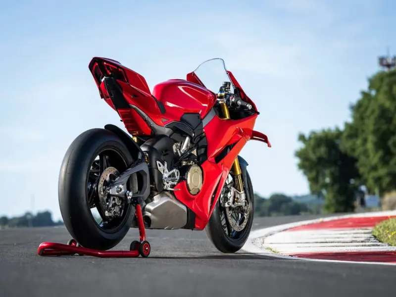 2025 Ducati Panigale V4 2025 Ducati Panigale V4 Released 2025 Ducati Panigale V4 | 2025 Ducati Panigale V4 Released in India, Learn About Its Price and Strong Features