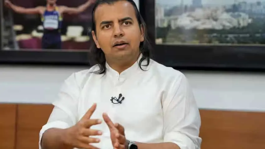 Bhavish Aggarwal is copying Elon Musk Every week the employees Bhavish Aggarwal is copying Elon Musk! Every week, the employees will be asking, "What's happening?"