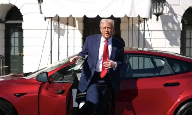 It is called friendship to keep a friendship This Tesla It is called friendship to keep a friendship... This Tesla model was bought without a discount. Elon Musk said this.