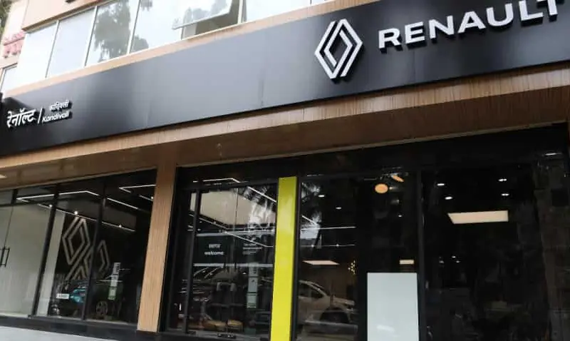 Renault has opened a premium store in this city Customers Renault has opened a premium store in this city. Customers will enjoy these benefits.
