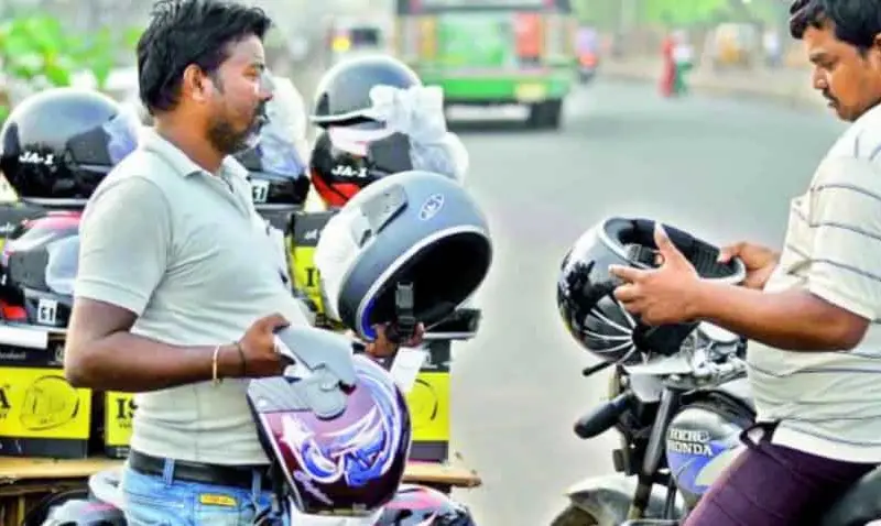 Strict rules on wearing helmets that have fake BIS certificates Strict rules on wearing helmets that have fake BIS certificates. Focus on reducing deaths from accidents.