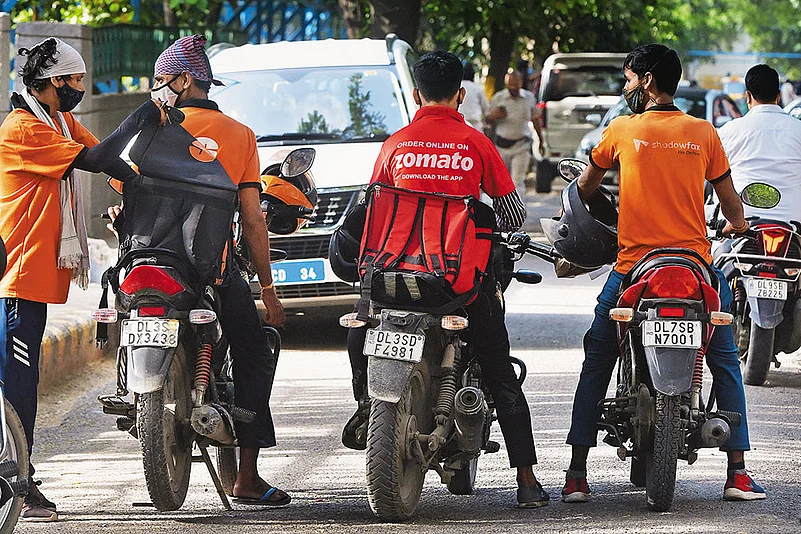 gig workers Gig Workers Like Swiggy, Blinkit, Rapido Members Going to Get Free Ayushman Bharat Scheme.