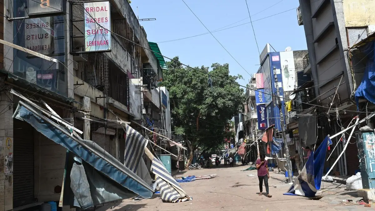sarojni nagar Delhi Started NDMC Bulldozer Action. Mini Market in Sarojini Nagar Destroyed.