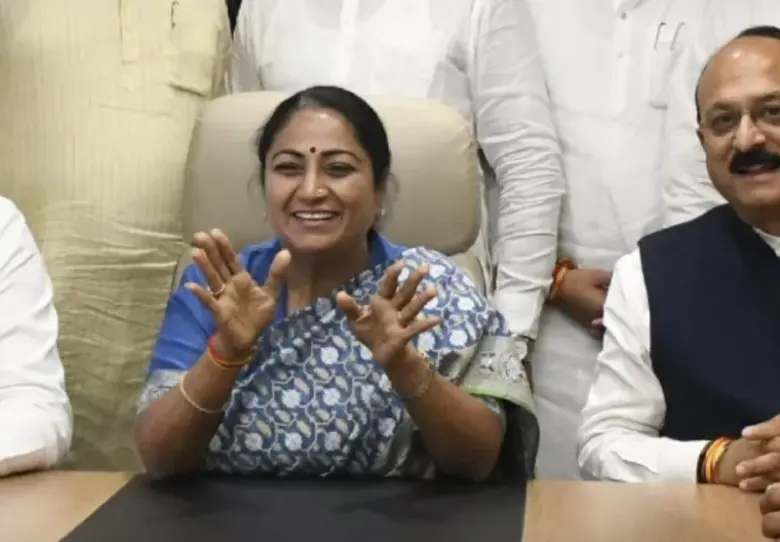 Delhi CM Rekha Gupta Launches Internship Program Empowering Youth to Tackle Governance Challenges and Shape the Capital's Future with 20K Stipend.