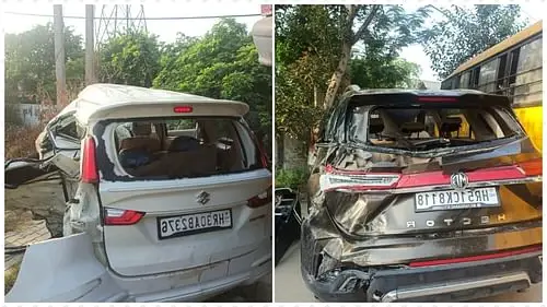 faridabad accident e1749269910326 Maruti and MG Cars Huge Accident at Faridabad JCB Chowk. Ertiga Full Barbaad On Spot.