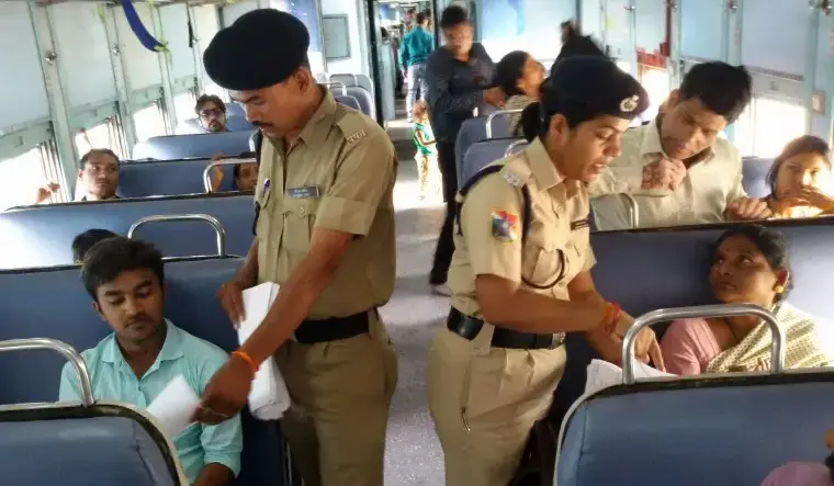 rpf checking in trtain e1749176364317 18 Trains on Hitlist For Checking. Crackdown Started From Today. Beware Carrying These in Bags.