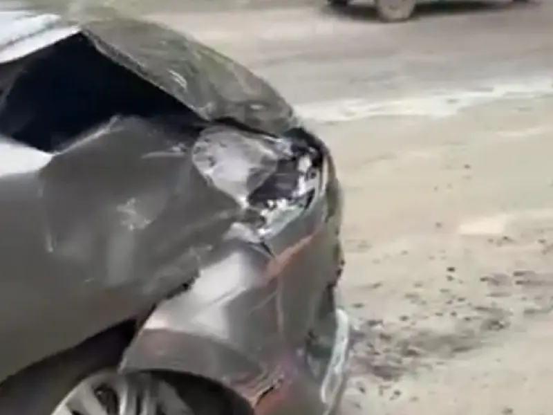 Truck Hits Car in Greater Noida Underpass, Driver Flees While Parents Drop Kids at School