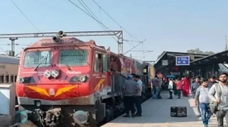 Indian Railways Implements Strict Noise Rules After 10 PM for Peaceful Travel Across All Trains, Enhancing Passenger Comfort Nationwide.
