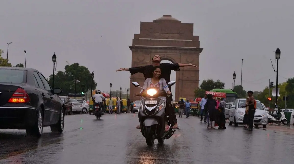 delhi Delhi Big Weather Change: Wind shift cools City, weekend drizzle possible, max 33–35°C