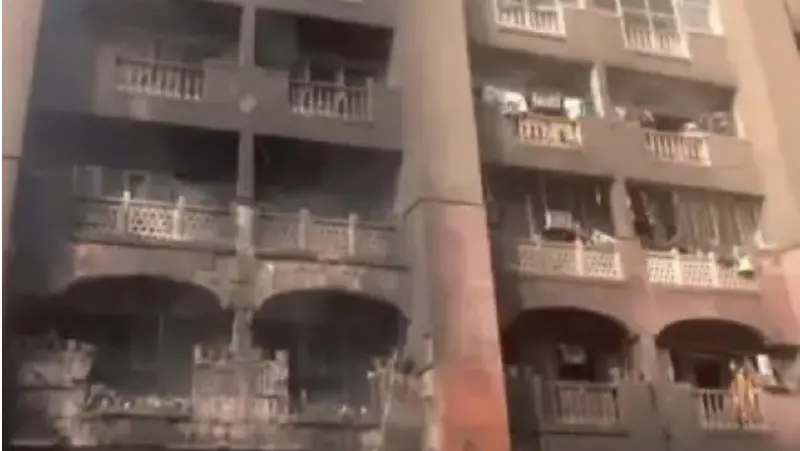Fire Breaks Out at Brahmaputra Apartments in New Delhi; Residents Report Damage and Delayed Firefighter Response Amid Safety Concerns