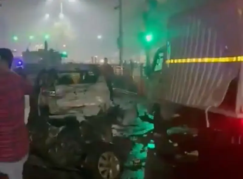 Explosion Near Delhi's Red Fort: Multiple Casualties Reported, Flames Erupt from Vehicles in Busy Metro Area on November 10