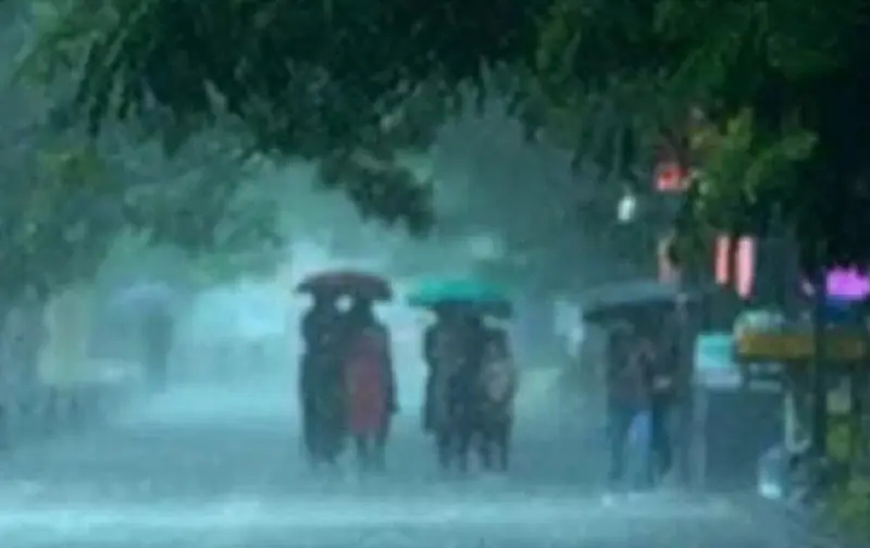 Severe Weather Alert: Heavy Rains and Temperature Drops Expected Across India, Especially in Tamil Nadu and Northern Regions.