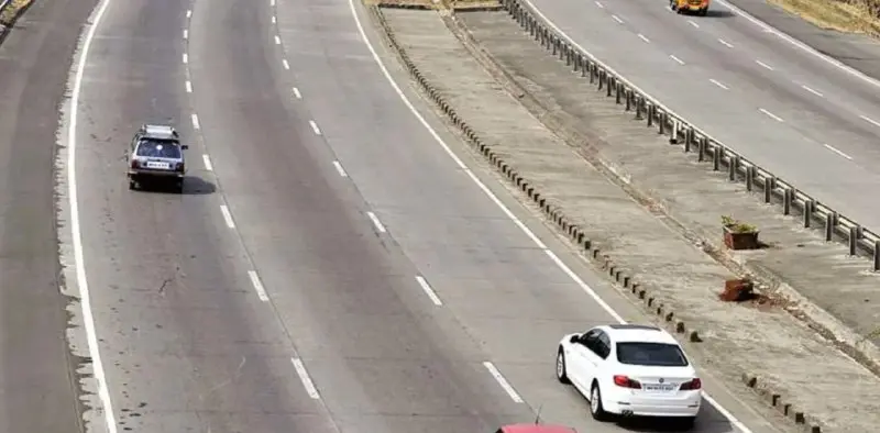 UP Government Accelerates 74.3 km Link Expressway to Connect Yamuna and Ganga Expressways, Boosting Connectivity Across Regions.