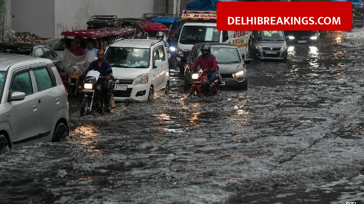 delhibreakings delhi weather red alert heavy rain wind update imd Delhi Weather Red Alert: Heavy Rain and Gusty Winds at 60 kmph Hit Capital, Flights Affected