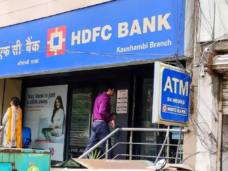 HDFC Bank Shocker: Premium Infinia Credit Card Rewards Slashed, SmartBuy Benefits Hit Hard