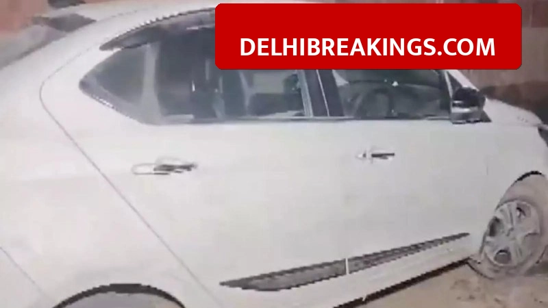 delhibreakings 3 people found dead in car near peeragarhi flyover delhi poisonous smell 3 People Found Dead in Car Near Peeragarhi Flyover, Poisonous Smell Detected