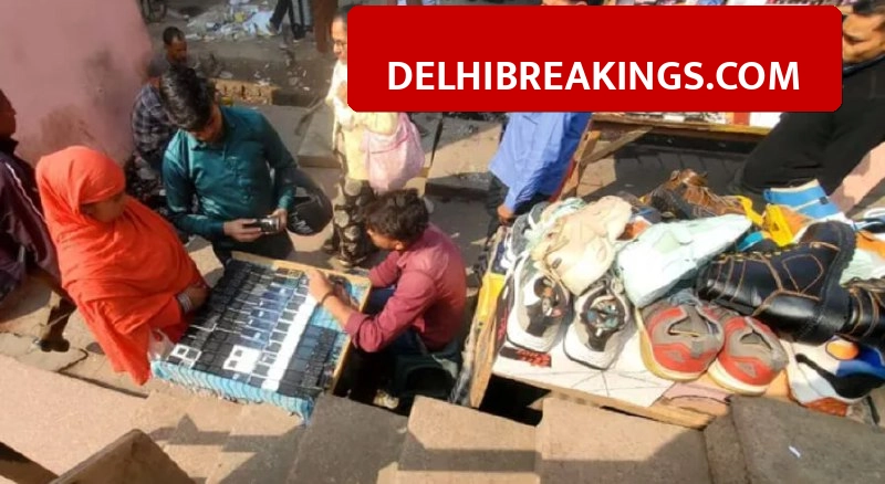 delhibreakings delhi anand vihar illegal mobile market police warning bns rules Delhi Police Warning: Buying Rs 150 Mobile at Anand Vihar can lead to 3 Years Jail, Check Rules