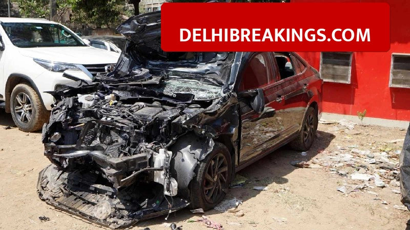delhibreakings delhi ghazipur accident mother daughter killed nh9 holi tragedy Delhi Accident News: Mother and Daughter Killed on NH-9 as Car Rams into Truck, Family Was Returning for Holi