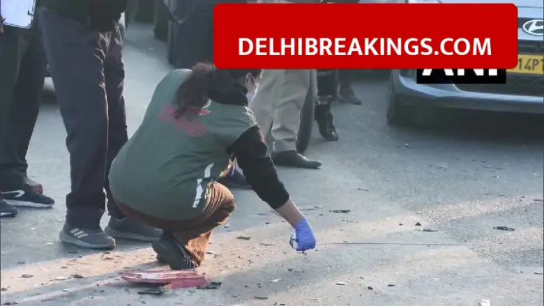 delhibreakings delhi ghazipur border road accident car truck collision news Delhi Road Accident: Car Hits Truck at Ghazipur Border, 5 People Injured Including 2 Children