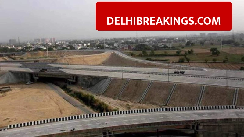 delhibreakings delhi meerut expressway accident two killed rescuing driver noida sector 62 Two Killed on Delhi-Meerut Expressway While Helping Trapped Driver, Speeding Truck Rammed Into Crowd
