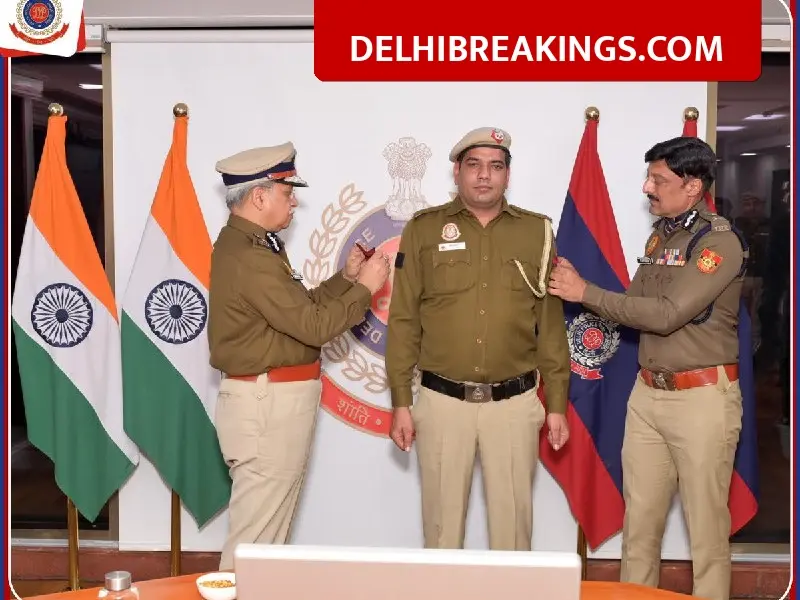 delhibreakings delhi police hc kuldeep ct neeraj out of turn promotion bravery Delhi Police Promotes HC Kuldeep and Ct Neeraj for Bravery, Officers Caught Criminal Despite Being Stabbed