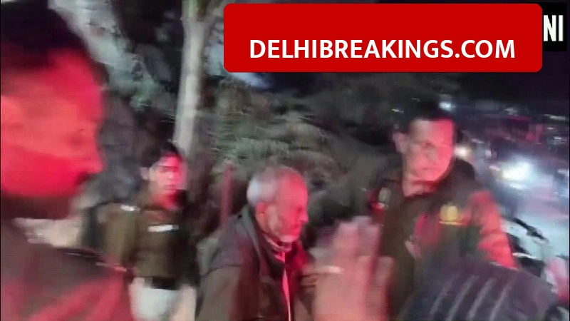 delhibreakings delhi police investigation peeragarhi murder case update baba firozabad Delhi Police Takes 'Baba' to Firozabad for Probe in Peeragarhi Triple Murder Case, Suspect Linked to 6 Deaths