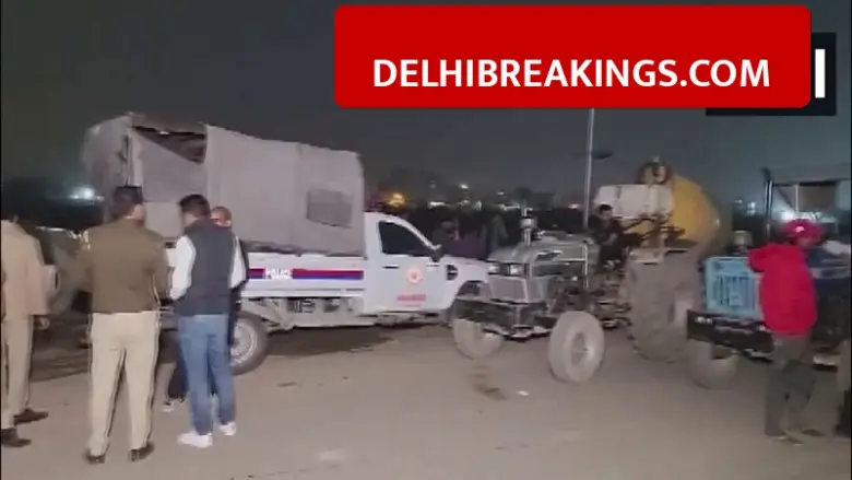 delhibreakings delhi rohini sector 32 laborer death open manhole Delhi Rohini Incident: Laborer Dies After Falling into 14-Foot Deep Open Manhole